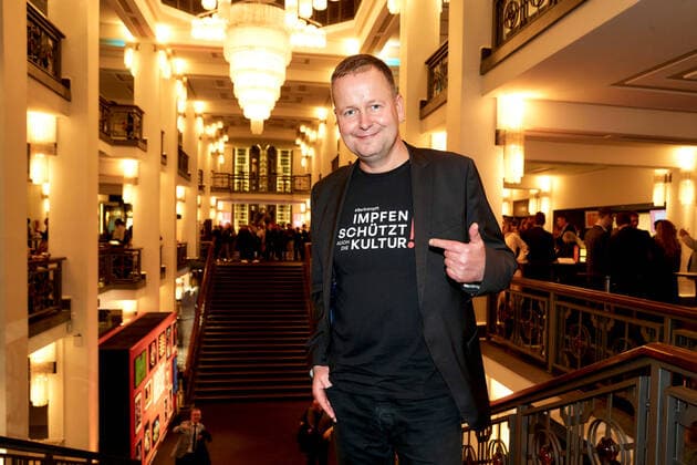 ARISE Grand Show Weltpremiere im Friedrichstadt-Palast Klaus Lederer auf der Party bei der Weltpremiere der ARISE Grand Show im Friedrichstadt-Palast in Berlin. *** ARISE Grand Show world premiere at Friedrichstadt Palast Klaus Lederer at the party at the world premiere of ARISE Grand Show at Friedrichstadt Palast in Berlin Copyright: xEventpressxGolejewskix