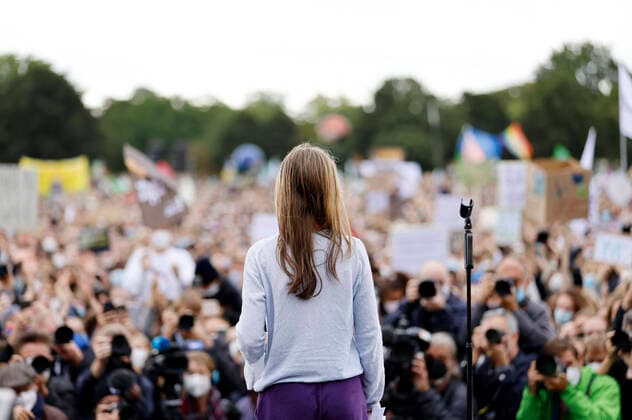 Bilder des Jahres 2021, News 09 September News Themen der Woche KW38 News Bilder des Tages Greta Thunberg beim globalen Klimastreik von Fridays for Future für Klimagerechtigkeit und den Kampf gegen die Klimakrise. Berlin, 24.09.2021 *** Greta Thunberg at the global climate strike of Fridays for Future for climate justice and the fight against the climate crisis Berlin, 24 09 2021 Foto:xJ.xMWx xFuturexImage