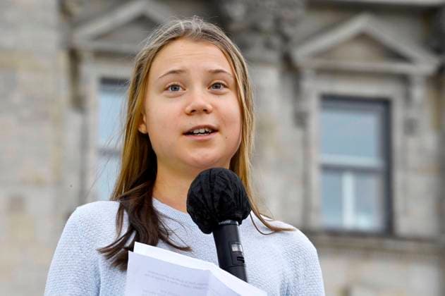 Greta Thunberg beim globalen Klimastreik von Fridays for Future für Klimagerechtigkeit und den Kampf gegen die Klimakrise. Berlin, 24.09.2021 *** Greta Thunberg at the global climate strike of Fridays for Future for climate justice and the fight against the climate crisis Berlin, 24 09 2021 Foto:xF.xKernx xFuturexImage