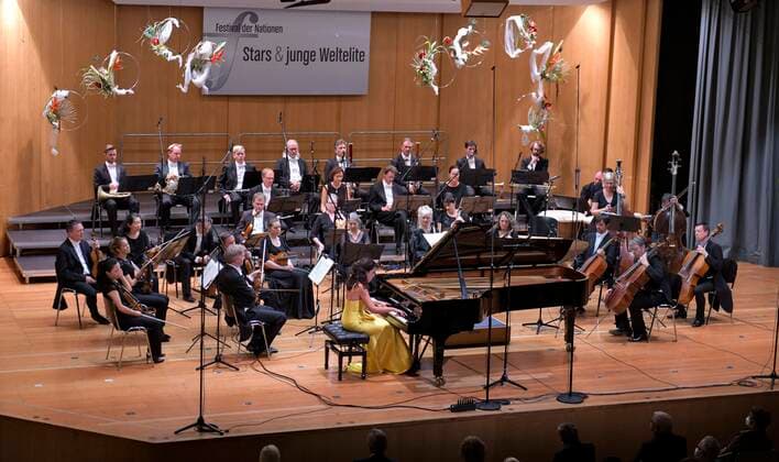 24.09.2021, Klassikfestival Bad Wörishofen, Festival der Nationen 2021 im Kurhaus Bad Wörishofen im Allgäu, Eröffnungskonzert mit Beatrice Rana, Klavier, Francois Leleux, Dirigent, Camerata Salzburg. 24.09.2021, Klassikfestival Bad Wörishofen 24.09.2021, Klassikfestival Bad Wörishofen