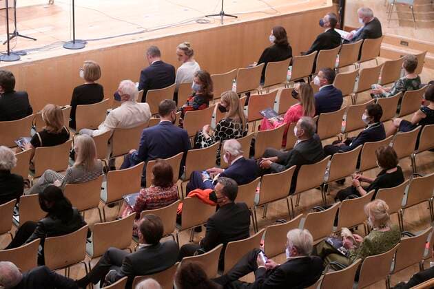 24.09.2021, Klassikfestival Bad Wörishofen, Festival der Nationen 2021 im Kurhaus Bad Wörishofen im Allgäu, Eröffnungskonzert mit Beatrice Rana, Klavier, Francois Leleux, Dirigent, Camerata Salzburg. Coronakonformer Sitzplan im Saal 24.09.2021, Klassikfestival Bad Wörishofen 24.09.2021, Klassikfestival Bad Wörishofen