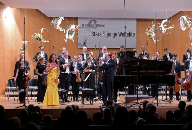 24.09.2021, Klassikfestival Bad Wörishofen, Festival der Nationen 2021 im Kurhaus Bad Wörishofen im Allgäu, Eröffnungskonzert mit Beatrice Rana, Klavier, Francois Leleux, Dirigent, Camerata Salzburg. 24.09.2021, Klassikfestival Bad Wörishofen 24.09.2021, Klassikfestival Bad Wörishofen