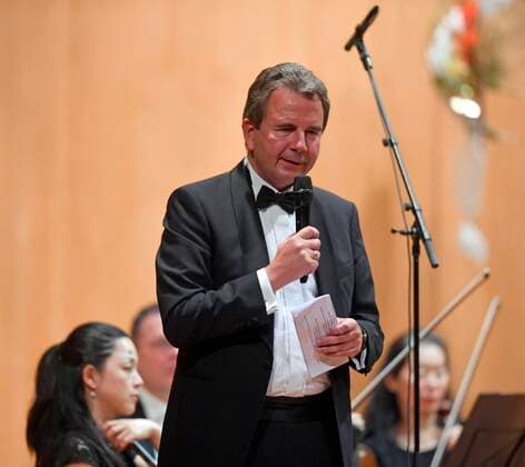 24.09.2021, Klassikfestival Bad Wörishofen, Festival der Nationen 2021 im Kurhaus Bad Wörishofen im Allgäu, Eröffnungskonzert mit Beatrice Rana, Klavier, Francois Leleux, Dirigent, Camerata Salzburg. Bürgermeister Stefan Welzel hält eine Rede zur Eröffnung des Festivals 24.09.2021, Klassikfestival Bad Wörishofen 24.09.2021, Klassikfestival Bad Wörishofen