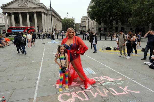 September 25, 2021, London, England, United Kingdom: Models take park in guerrilla-style fashion showÃ‚ The Real Catwalk in Trafalgar Square in London. London United Kingdom - ZUMAs262 20210925_zip_s262_026 Copyright: xTayfunxSalcix