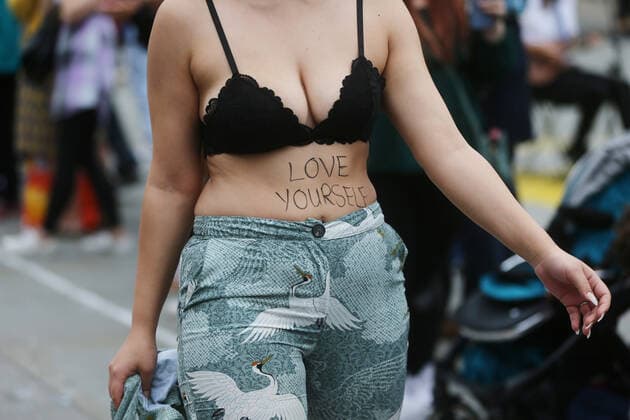 September 25, 2021, London, England, United Kingdom: Models take park in guerrilla-style fashion showÃ‚ The Real Catwalk in Trafalgar Square in London. London United Kingdom - ZUMAs262 20210925_zip_s262_047 Copyright: xTayfunxSalcix