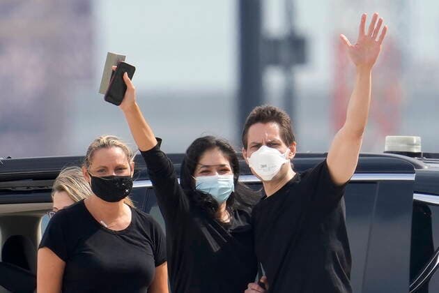 September 25, 2021, Toronto, on, Canada: Michael Kovrig, centre right, waves to media as his wife Vina Nadjibulla, centre left, and sister Ariana Botha, left, after his arrival at Pearson International Airport in Toronto, Saturday, Sept. 25, 2021. Two Canadians who were imprisoned in China for nearly three years are home. Toronto Canada  - ZUMAc35_ 20210925_zaf_c35_007 Copyright: xFrankxGunnx
