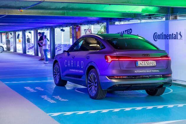 Automated Valet Parking. IAA MOBILITY in München. Statt Autoshow hat sich die Messe zu einer ganzheitlichen Mobilitätsmesse gewandelt. Autos werden fast ausschließlich mit Elektromotoren gezeigt, Verbrennermotoren sind Geschichte. DEU, Deutschland, Bayern, München, Munich.