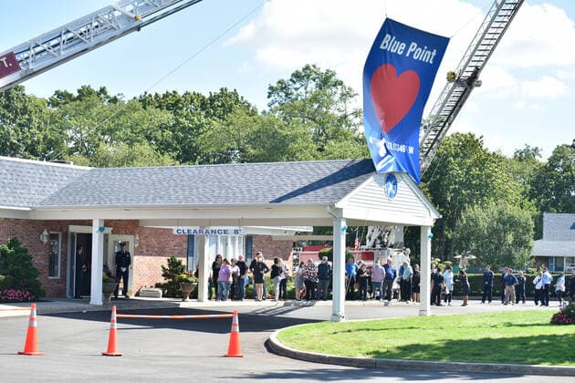 Bilder des Jahres 2021, News 09 September News Themen der Woche KW38 News Bilder des Tages September 26, 2021, New York, New York, USA: People attend the funeral of Gabby Petito, being held at MoloneyÃ¢â‚¬â ¢s Funeral Home in Holbrook, Long Island New York USA - ZUMAl171 20210926_znp_l171_003 Copyright: xEdnaxLeshowitzx
