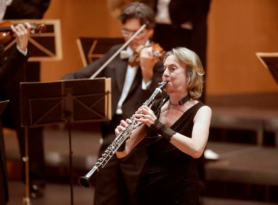 26.09.2021, Klassikfestival Bad Wörishofen, Festival der Nationen 2021 im Kurhaus Bad Wörishofen im Allgäu, Klarinettistin Sabine Meyer (GER) spielt Mozart, mit dem Kammerorchester des Symphonieorchesters des Bayerischen Rundfunks. 26.09.2021, Klassikfestival Bad Wörishofen 26.09.2021, Klassikfestival Bad Wörishofen