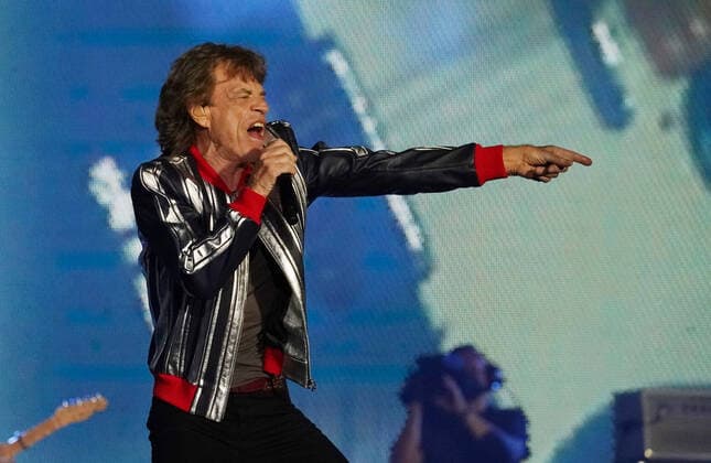 Rolling Stones lead singer Mick Jagger entertains the fans during the opening set of their No Filter Tour Concert at the Dome At America s Center in St. Louis on Sunday, September 26, 2021.  SLP2021092612 BILLxGREENBLATT