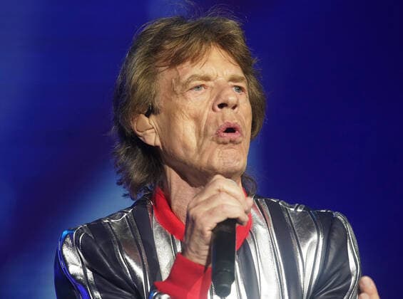 Rolling Stones lead singer Mick Jagger entertains the fans during the opening set of their No Filter Tour Concert at the Dome At America s Center in St. Louis on Sunday, September 26, 2021.  SLP2021092604 BILLxGREENBLATT