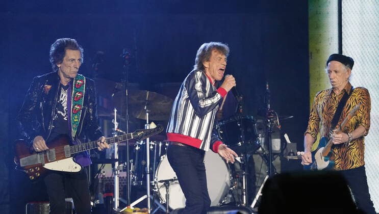 Rolling Stones lead singer Mick Jagger entertains the fans during the opening set of their No Filter Tour Concert at the Dome At America s Center in St. Louis on Sunday, September 26, 2021.  SLP2021092608 BILLxGREENBLATT