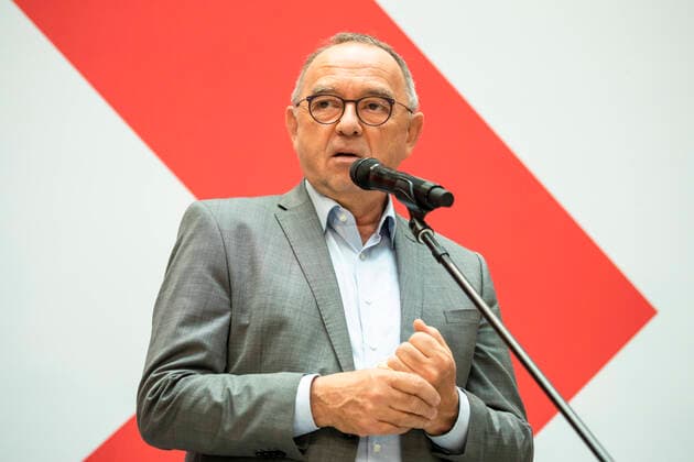 Norbert-Walter Borjans waehrend einer Pressekonferenz am Tag nach der Bundestagswahl im Willy-Brandt-Haus in Berlin am 27. September 2021. Pressekonferenz bei der SPD nach der Bundestagswahl *** Norbert Walter Borjans during a press conference the day after the Bundestag elections at the Willy Brandt House in Berlin on 27 September 2021 Press conference at the SPD after the Bundestag elections