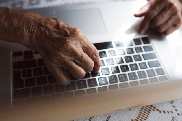 Senior woman learning laptop at home model released Symbolfoto property released JCCMF03779