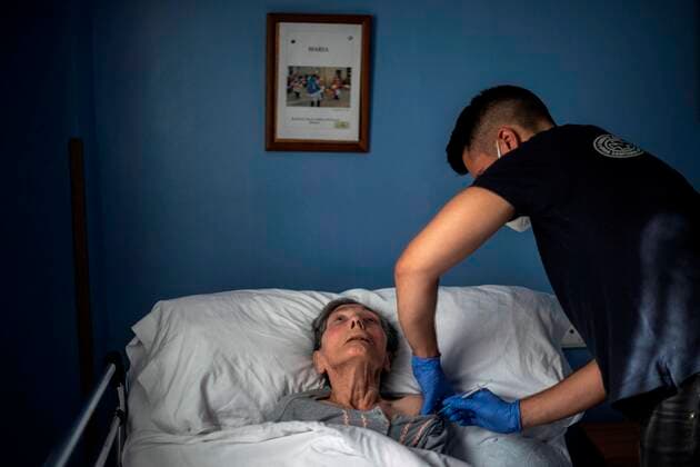 A woman receives a shot with the third dose of the vaccine against Covid-19 at Our Lady of Salvation in Arnoia, Ourense, in the province of Galicia, Spain, 28 Septe,ber 2021. Third dose of the vaccine against Covid-19 !ACHTUNG: NUR REDAKTIONELLE NUTZUNG!  Copyright: xBraisxLorenzox GRAF672 20210928-b87323ed7d3a8511a4f2c0088f863fa6b51008e1