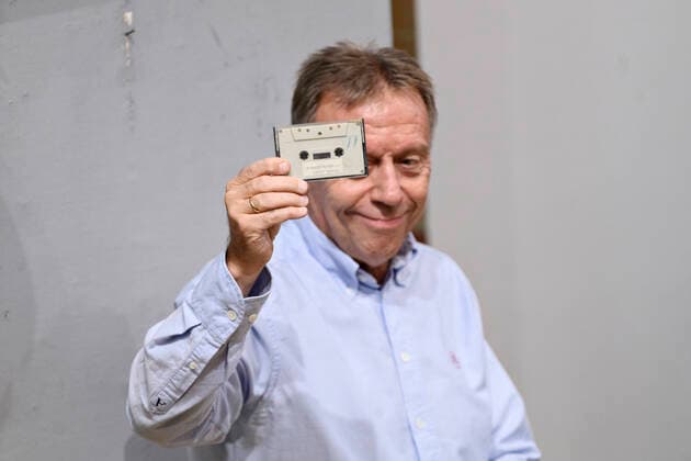 Bilder des Jahres 2021, News 09 September News Bilder des Tages Et aldrig foer udgivet kassettebaand med interview af John Lennon og Yoko Ono fra deres vinterophold i Thy i 1970 er paa auktion hos Bruun Rasmussen i Koebenhavn tirsdag den 28. september 2021. Paa den 33 minutter lange optagelse er samtalen mellem det celebre par og de fire 16-aarige danske skoledrenge, som interviewede parret, samt det aldrig udgivne nummer Radio Peace . Kassettebaandet blev solgt for 370.000 kroner til en udenlandsk koeber.. , Copenhagen Denmark *** A never before released cassette tape with an interview of John Lennon and Yoko Ono from their winter stay in Thy in 1970 is up for auction at Bruun Rasmussen in Copenhagen on Tuesday 28 September 2021. Danish schoolboys who interviewed the couple, as well as the never-re  Copyright: PhilipxDavali PhilipxDavalix COP104 spdk20210928-195527-L