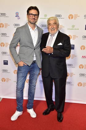 Ernst Lubitsch Preis Verleihung in Berlin ERNST-LUBITSCH-PREIS 2021 RNST-LUBITSCH-PREIS 2021 Simon Verhoeven, Mario Adorf Verleihung des ERNST-LUBITSCH-PREIS 2021 in der ASTOR FilmLounge an Simon Verhoeven am 28.09.2021 Verleihung des ERNST-LUBITSCH-PREIS 2021 in der ASTOR FilmLounge an Simon Verhoeven am 28.09.2021