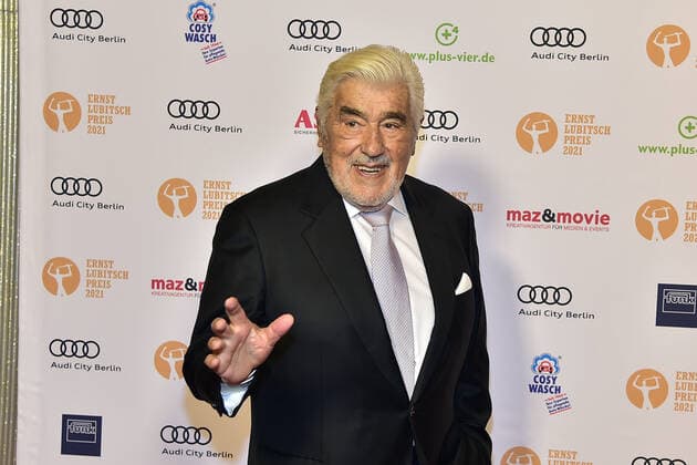 Ernst Lubitsch Preis Verleihung in Berlin ERNST-LUBITSCH-PREIS 2021 Mario Adorf Verleihung des ERNST-LUBITSCH-PREIS 2021 in der ASTOR FilmLounge an Simon Verhoeven am 28.09.2021