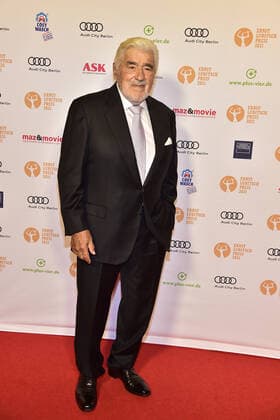 Ernst Lubitsch Preis Verleihung in Berlin ERNST-LUBITSCH-PREIS 2021 Mario Adorf Verleihung des ERNST-LUBITSCH-PREIS 2021 in der ASTOR FilmLounge an Simon Verhoeven am 28.09.2021