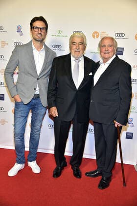Ernst Lubitsch Preis Verleihung in Berlin ERNST-LUBITSCH-PREIS 2021 Simon Verhoeven, Mario Adorf, Dr. Michael Verhoeven Verleihung des ERNST-LUBITSCH-PREIS 2021 in der ASTOR FilmLounge an Simon Verhoeven am 28.09.2021