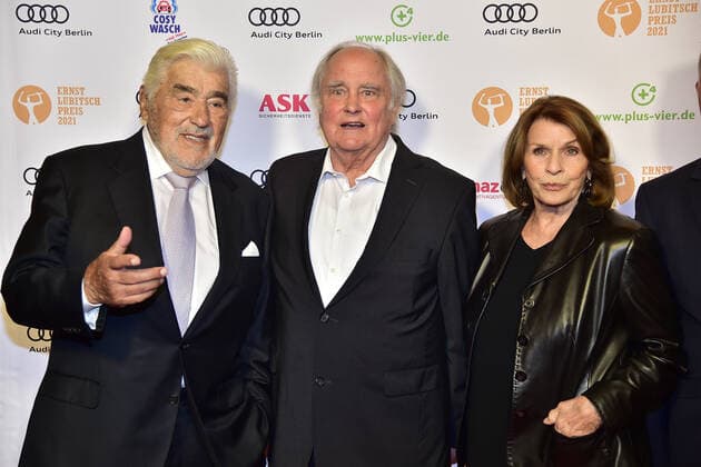 Ernst Lubitsch Preis Verleihung in Berlin ERNST-LUBITSCH-PREIS 2021 Mario Adorf, Dr. Michael Verhoeven, Senta Berger Verleihung des ERNST-LUBITSCH-PREIS 2021 in der ASTOR FilmLounge an Simon Verhoeven am 28.09.2021