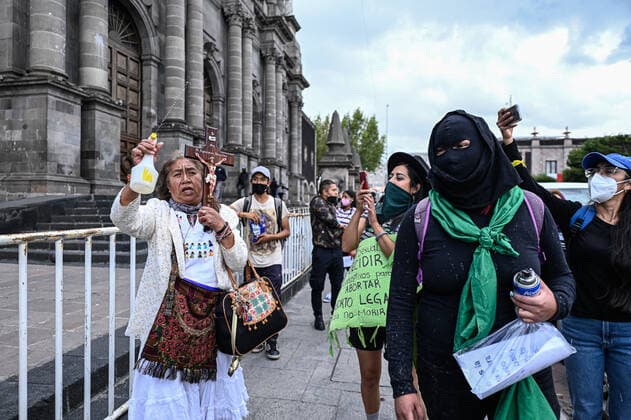 News Bilder des Tages Strike Of International Day Decriminalization Of Abortion TOLUCA, MEXICO - SEPTEMBER 28, 2021: women take part during a march protest of International Day for the Decriminalization of Abortion, thousands of women around the world join the strike with the aim of demanding to authorities of all countries the legal access to abortion. On September 28, 2021 in Toluca, Mexico. (Photo by Amaresh V. Narro Eyepix Group) Copyright: xAmareshxV.xNarrox EYEPIXGROUP_AVN_28092021_16077