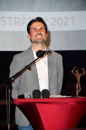 Simon Verhoeven bei der 63. Verleihung vom Ernst-Lubitsch-Preis 2021 in der Astor Film Lounge. Berlin, 28.09.2021