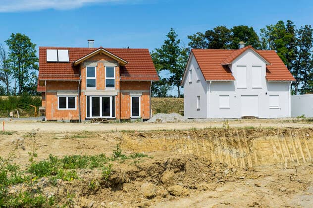 IMAGO Creative: Gesellschaft, Mobilität auf dem Land Neubaugebiet einer Wohnsiedlung, Wohnungsbau, Deutschland building of single-family houses, Germany BLWS653195 *** New development of a housing estate, Germany building of single family houses, Germany BLWS653195 Copyright: xblickwinkel McPHOTO B.xLeitnerx