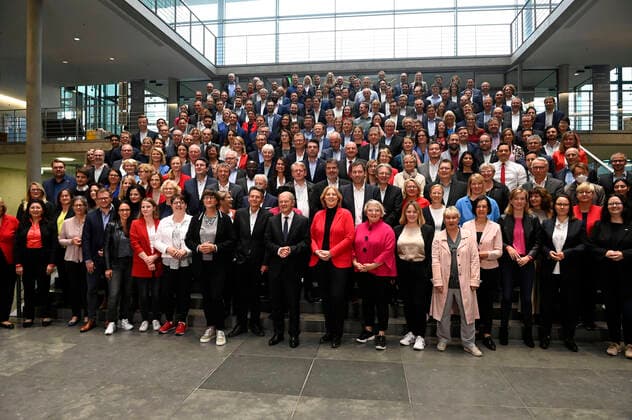 Bilder des Jahres 2021, News 09 September News Themen der Woche KW39 News Bilder des Tages Saskia Esken, Rolf Mützenich, Olaf Scholz, Bärbel Bas u.a. beim Bildtermin mit der neuen SPD Fraktion auf der Fraktionsebene im Reichstagsgebäude. Berlin, 29.09.2021 *** Saskia Esken, Rolf Mützenich, Olaf Scholz, Bärbel Bas and others at the photo opportunity with the new SPD parliamentary group on the parliamentary group level in the Reichstag building Berlin, 29 09 2021 Foto:xF.xKernx xFuturexImage