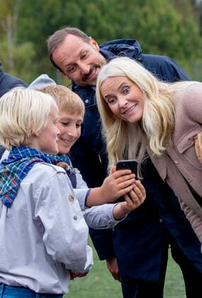 Bilder des Jahres 2021, Entertainment 09 September Entertainment Themen der Woche KW39 29-09-2021 Norway Princess Mette Marit and Prince Haakon visited Bergtunet Valer on the 2nd day of the 3 day in Viken county in Norway. Â  Copyright: xPPEx