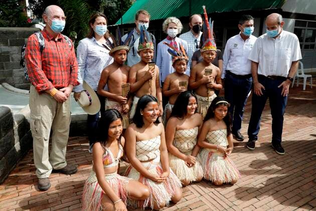 The Minister of Commerce, Industry and Tourism of Colombia, Maria Ximena Lombana (2L-above), poses with the Spanish Ambassador to Colombia, Marcos Gomez (R); representatives of the diplomatic corps accredited in Colombia and a group of indigenous children, during the presentation of the initiative Regional Narratives of Tourism , in San Jose de Guaviare, Colombia, 29 September 2021. To strengthen its tourism offer, Colombia presented this Wednesday Regional Tourism Narratives , an initiative with which it hopes to promote the promotion of its destinations, as well as highlight the diversity and natural and cultural wealth of its regions. The presentation of the campaign, an initiative of the Ministry of Commerce, Industry and Tourism, and  Copyright: xCarlosxOrtegax AME7078 20210929-24b456c1a1567c9403714d9dd34a1962fb8a9d7b