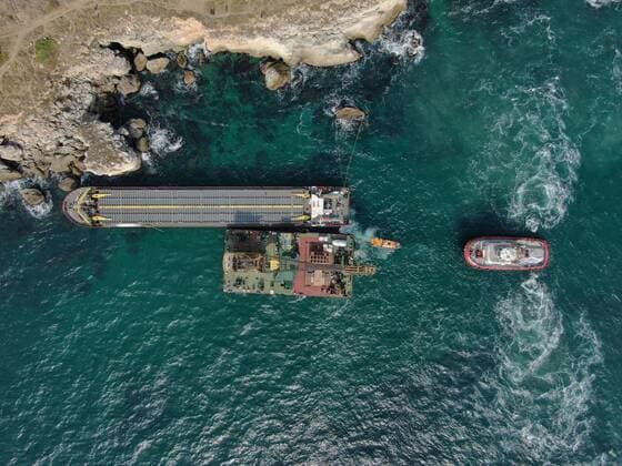 Bilder des Jahres 2021, News 09 September News Themen der Woche KW39 News Bilder des Tages Ship disaster rock stuck Kamen brqag An aerial view of unsuccessful salvage operation of the cargo ship Vera Su which got stuck on at the rock black sea cost of the village of Kamen brqag , Bulgaria some 450 kms 260 miles north east of the capital Sofia . There are not injured persons reported on board, but the cargo of nitrogen fertilizers is danger for the environment. Kamen Brqag Bulgaria pressgroup-bulgaria210930_npLaN  Copyright: xImpactxPressxGroupx