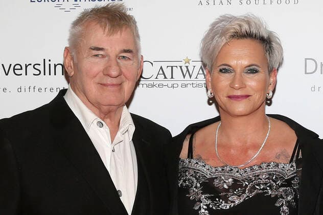 Heinz Hoenig mit Ehefrau Annika Kärsten-Hoenig bei der Eröffnung des neuen Asian Soulfood- & Sushi-Restaurants Miyo in der Europa Passage. Hamburg, 29.09.2021 *** Heinz Hoenig with wife Annika Kärsten Hoenig at the opening of the new Asian Soulfood Sushi Restaurant Miyo in the Europa Passage Hamburg, 29 09 2021 Foto:xH.xHartmannx xFuturexImage