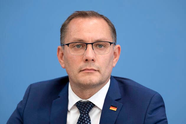 Tino Chrupalla, AfD DEU, Deutschland, Germany, Berlin, 27.09.2021 Tino Chrupalla, Parteivorsitzender der AfD, waehrend der PK von der Partei AfD, Alternative fuer Deutschland, bei der Bundespressekonferenz einen Tag nach der Bundestagswahl in Berlin. en: Tino Chrupalla, leader of the right-wing party AfD, Alternative fuer Deutschland, Alternative for Germany, federal spokesman, during a press call at the federal press conference, Bundespressekonferenz, the day after the federal elections in Berlin, Germany. *** Tino Chrupalla, AfD DEU, Deutschland, Germany, Berlin, 27 09 2021 Tino Chrupalla, leader of the right wing party AfD, Alternative for Germany, federal spokesman, during a press call at the federal press conference, Bundespresseko