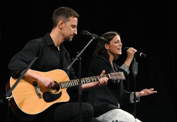 Rottenburg 30.09.2021 Verleihung des Eugen-Bolz-Preis 2021 Preistraeger die Rock- und Pop-Band Silbermond, Stefanie Kloss (re) und Johannes Stolle