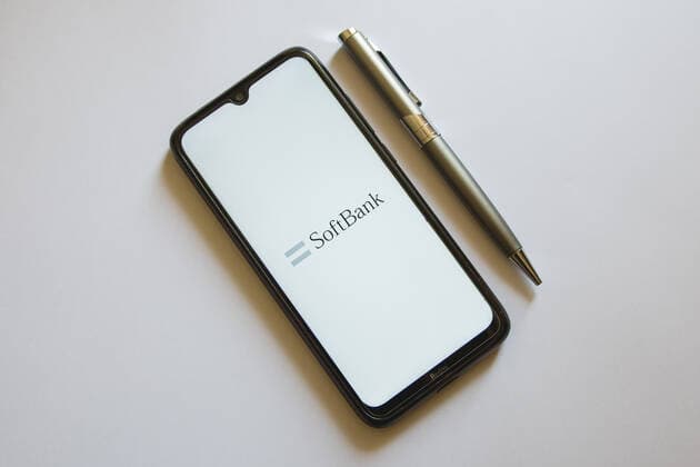 Logo Illustration In Athens In this photo illustration a SoftBank logo is display on a smartphone screen and a pencil in Athens, Greece on September 30, 2021. Athens Greece kokovlis-notitle210930_npSC5  Copyright: xNikolasxKokovlisx