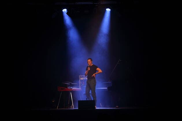 Martin Kohlstedt bei einem Konzert im Waschhaus in Potsdam, 30. September 2021. Martin Kohlstedt im Waschhaus