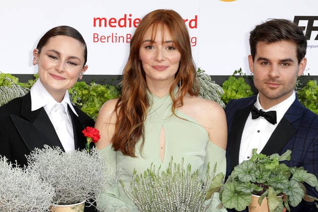 Lea van Acken, Maria Ehrich und Lucas Reiber bei der Ankunft zur Verleihung Deutscher Filmpreis am 1.09.2021 in Berlin Deutscher Filmpreis 2021 in Berlin - Ankunft Roter Teppich