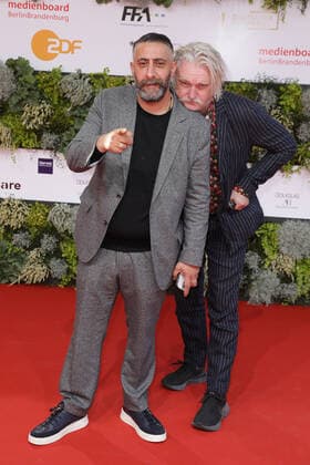 Entertainment Bilder des Tages Kida Khodr Ramadan und Detlev Buck bei der Ankunft zur Verleihung Deutscher Filmpreis am 1.09.2021 in Berlin Deutscher Filmpreis 2021 in Berlin - Ankunft Roter Teppich