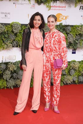 Dorka Gryllus und Sina Martens bei der Ankunft zur Verleihung Deutscher Filmpreis am 1.09.2021 in Berlin Deutscher Filmpreis 2021 in Berlin - Ankunft Roter Teppich