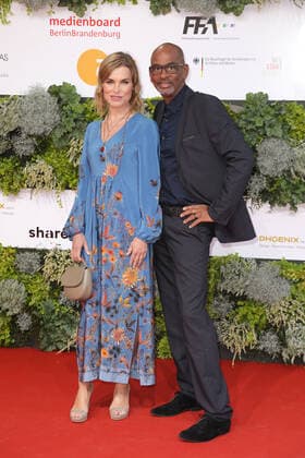 Andrea Lüdke und Pierre Sanoussi Bliss bei der Ankunft zur Verleihung Deutscher Filmpreis am 1.09.2021 in Berlin Deutscher Filmpreis 2021 in Berlin - Ankunft Roter Teppich