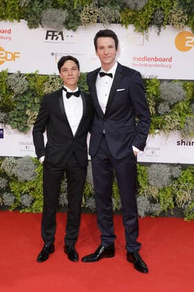 Sebastian Urzendowsky und Sabin Tambrea bei der Ankunft zur Verleihung Deutscher Filmpreis am 1.09.2021 in Berlin Deutscher Filmpreis 2021 in Berlin - Ankunft Roter Teppich