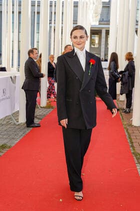 01.10.2021, Berlin, Deutschland, GER, Verleihung Deutscher Filmpreis Lola.Palais am Funkturm.Lea van Acken bei der Ankunft.