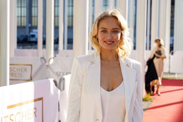01.10.2021, Berlin, Deutschland, GER, Verleihung Deutscher Filmpreis Lola.Palais am Funkturm.Caro Cult bei der Ankunft
