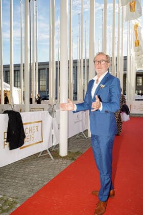 01.10.2021, Berlin, Deutschland, GER, Verleihung Deutscher Filmpreis Lola.Palais am Funkturm.Peter Lohmeyer bei der Ankunft.