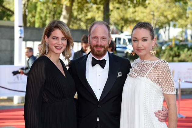 Entertainment Bilder des Tages Rike Schmid, Johann von Buelow, Lisa Maria Potthoff Deutscher Filmpreis 2021 im Palais am Funkturm (Messe Berlin) in Berlin am 01.10.2021