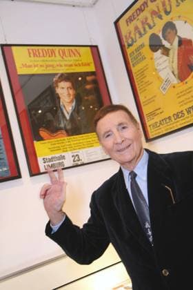 Freddy Quinn eröffnet Jubiläumsausstellung 50 Jahre Weltkarriere Wien, Bezirksmuseum Josefstadt, 5.9.2006 Freddy Quinn Hamburger Junge mit Wiener Wurzeln: Freddy QUINN ist 90 (29.09.2021) Wien Austria *** Freddy Quinn opens anniversary exhibition 50 years of world career Vienna, District Museum Josefstadt, 5 9 2006 Freddy Quinn Hamburg boy with Viennese roots Freddy QUINN is 90 29 09 2021 Vienna Austria 2095647