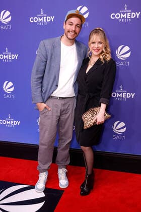 Jasmin Schwiers und ihr Ehemann Jan van Weyde bei der Verleihung von Der Deutsche Comedypreis 2021 am 1.10.2021 in Köln Deutscher Comedypreis 2021 in Köln