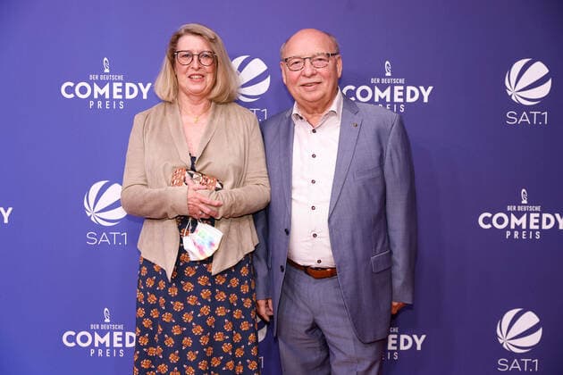 Hans Joachim Heist mit seiner Eherau Karin bei der Verleihung von Der Deutsche Comedypreis 2021 am 1.10.2021 in Köln Deutscher Comedypreis 2021 in Köln