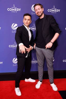 Özcan Cosar und Bastian Bielendorfer bei der Verleihung von Der Deutsche Comedypreis 2021 am 1.10.2021 in Köln Deutscher Comedypreis 2021 in Köln